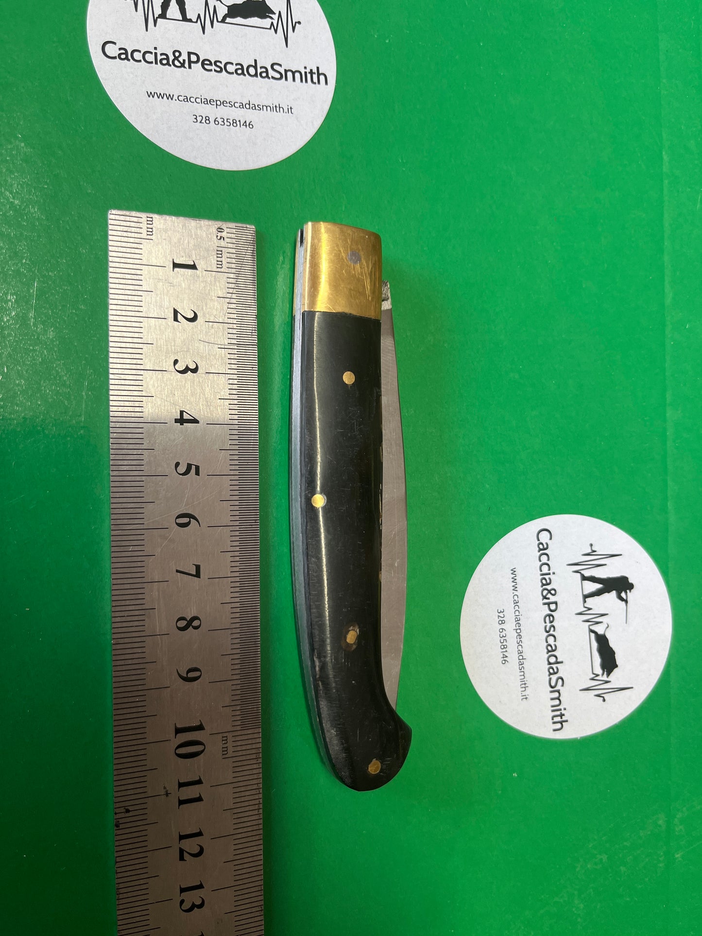Coltello economico manico in corno scuro