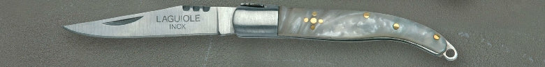 COLTELLO TASCABILE CON MANICO MADREPERLA T/LAGUIOLE LAMA 6 CM
